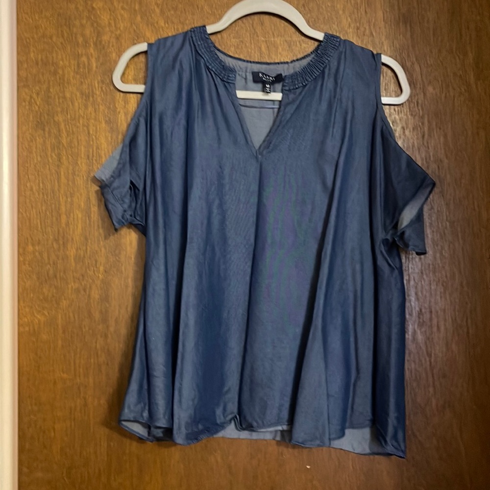 **20% off Sale** Kaari blue denim cold shoulder top sz M